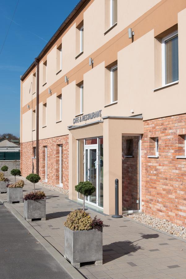 Hotel Carrera Rimavská Sobota Exterior photo